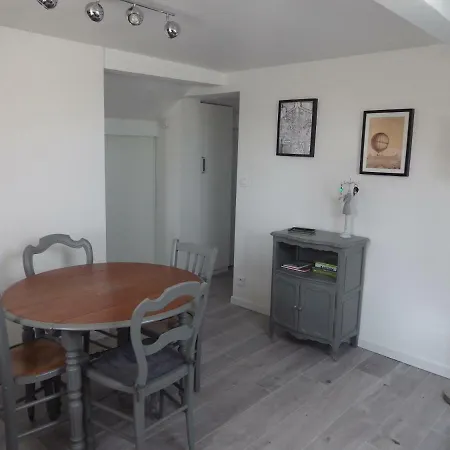 Les Tournelles Apartment