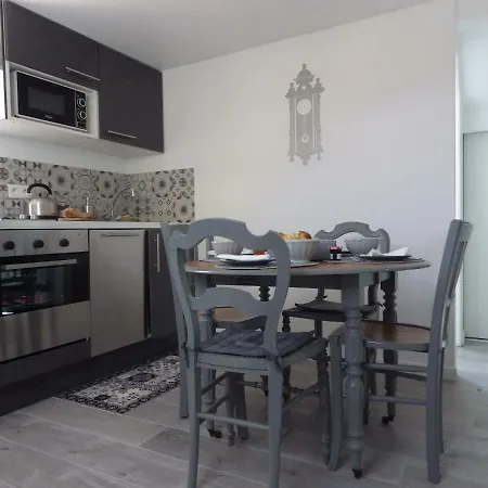 Les Tournelles Apartment Versailles