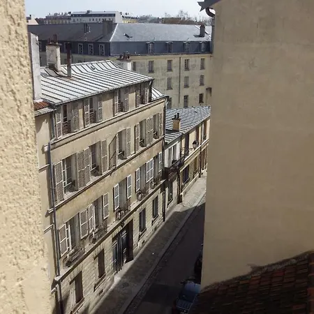 Les Tournelles Apartment *